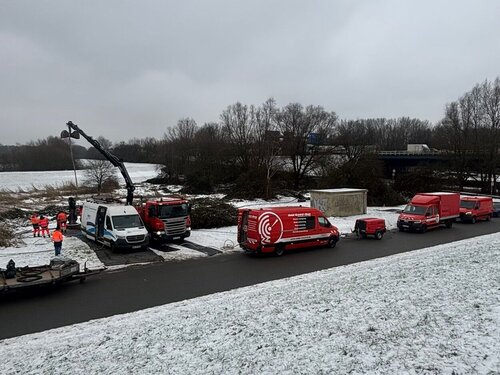 Baustelle zur Kanalentleerung an der Norderelbbrücke mit Fahrzeugen