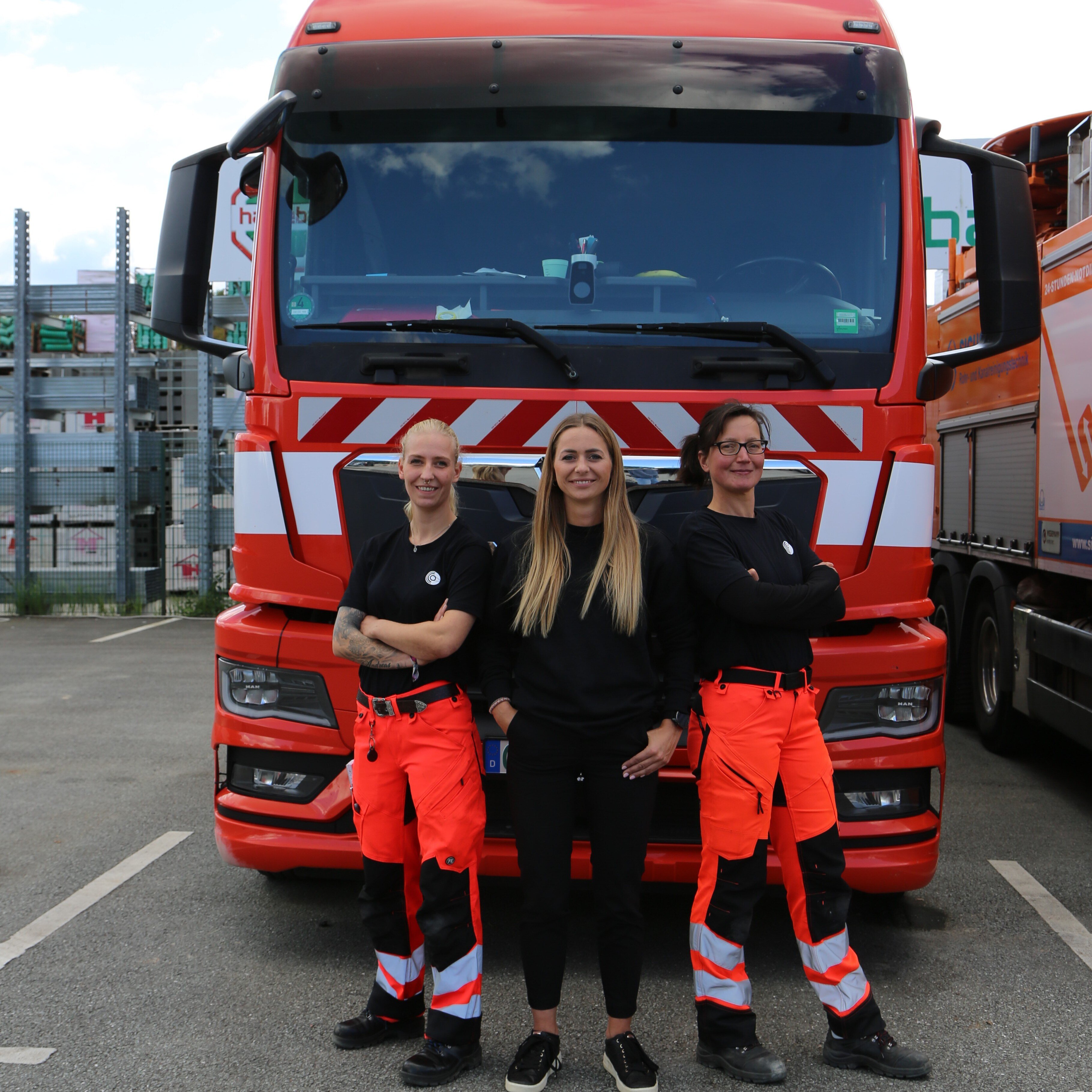 Canal Control Frauen im Handwerk: drei Frauen vor einem LKW