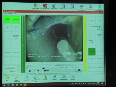 Monitoransicht einer Kanalkamera-Software mit Live-Bild und technischen Daten zur Kanalinspektion.